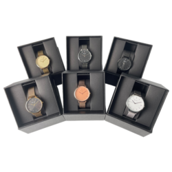 Présentoir de 12 montres homme et femme assorties Pierre ITIER